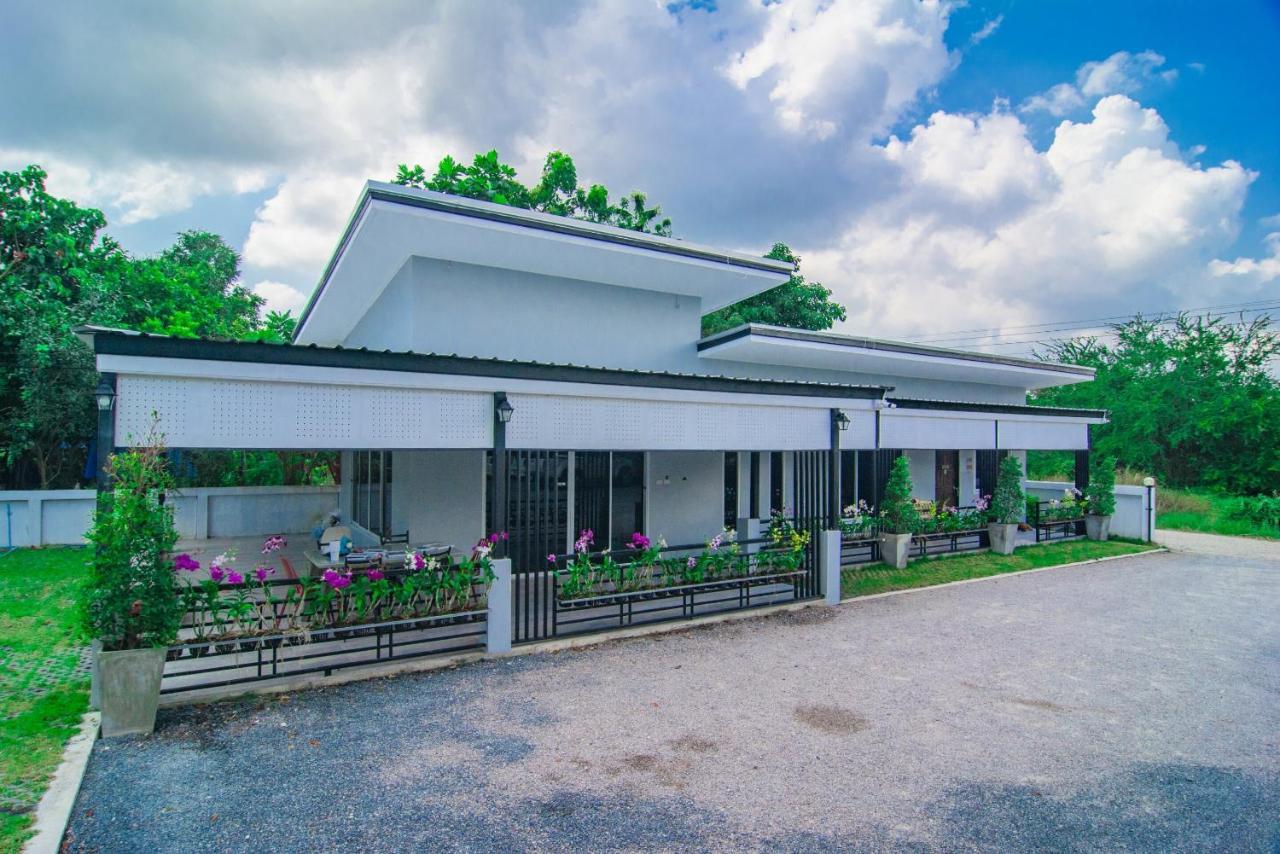 Oyo 533 Runya Poolvilla Prachuap Khiri Khan Exterior photo