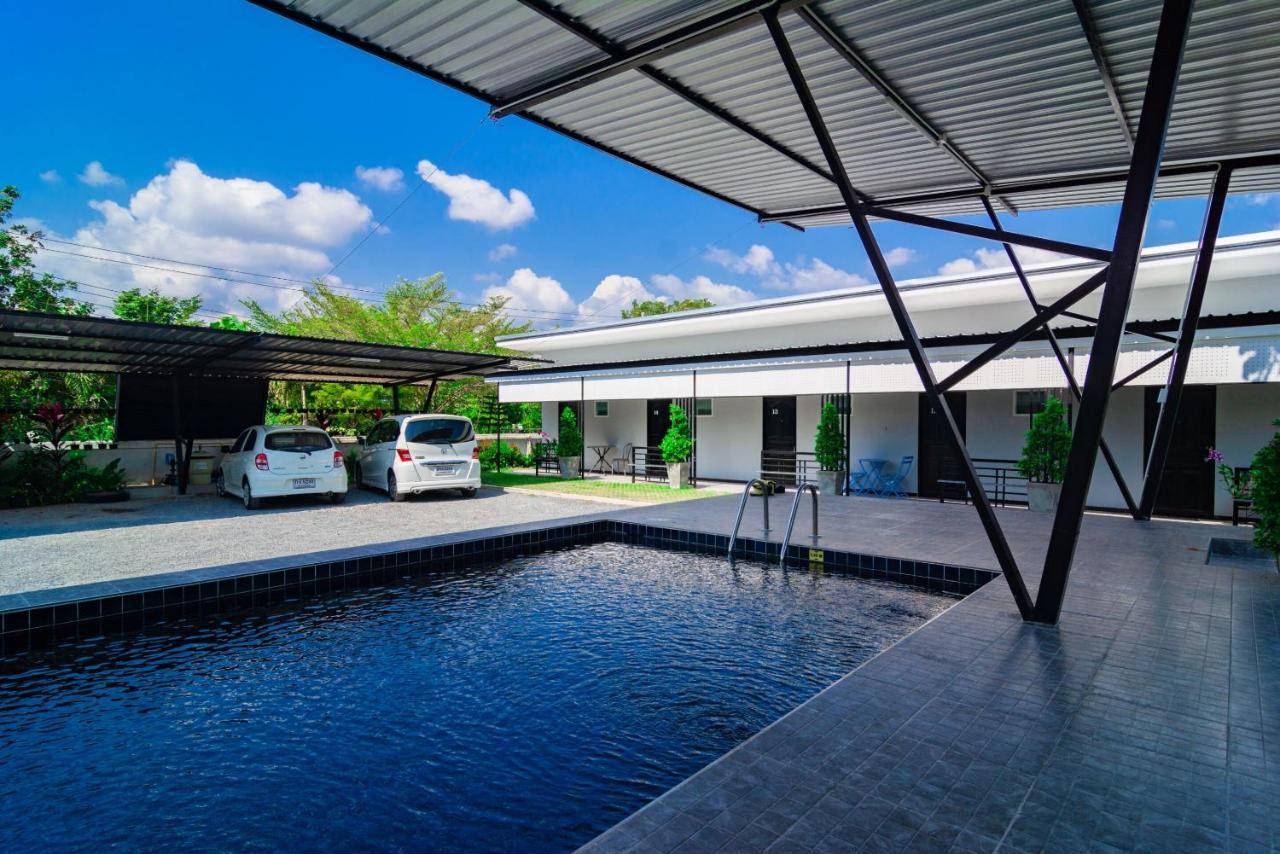 Oyo 533 Runya Poolvilla Prachuap Khiri Khan Exterior photo